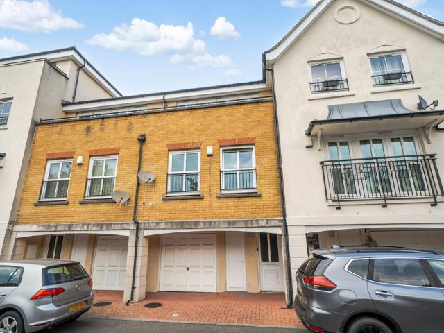House for sale in Burnt Ash Green, Greater London