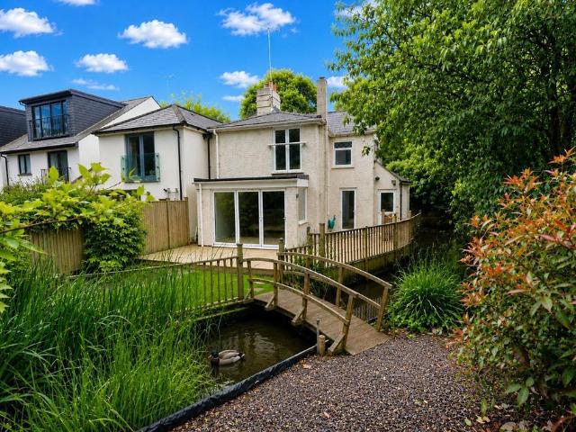 House for sale in Two Waters, Pouchen End