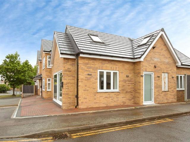 House for sale in Newbury Park, Greater London