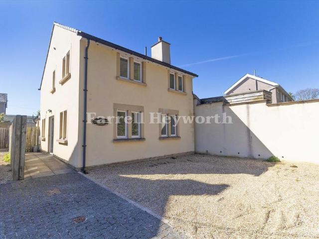 House for sale in Middleton, Bare