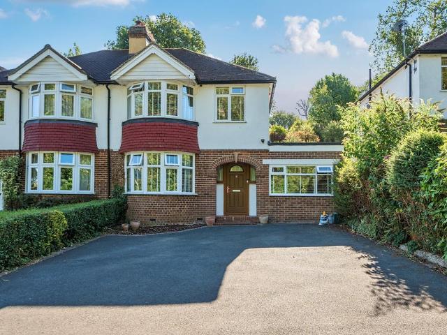 House for sale in Caterham on the Hill, Hillview