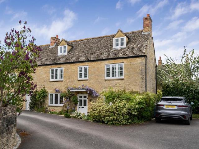 House for sale in Evershot, Oxfordshire
