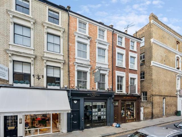 Flat for sale in Kensington, Cat Hill