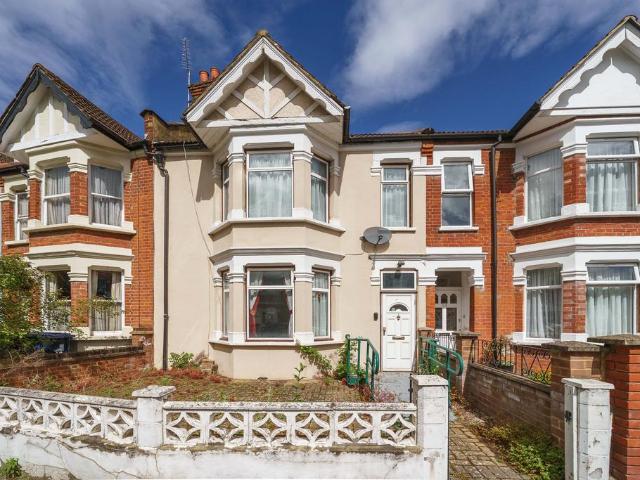 House for sale in London Borough of Ealing, Hanwell