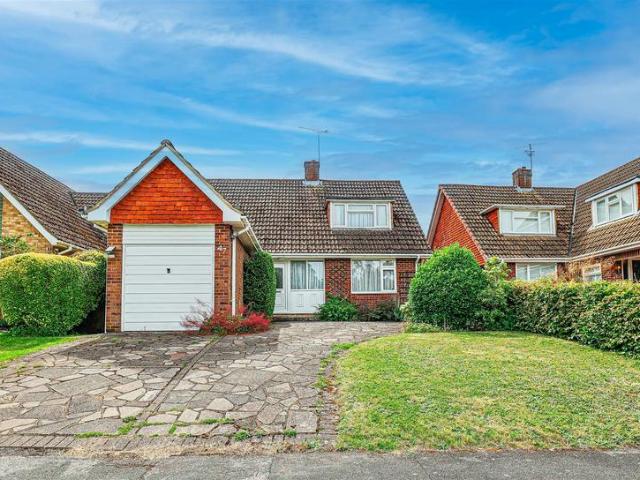 House for sale in Counters End, Pouchen End