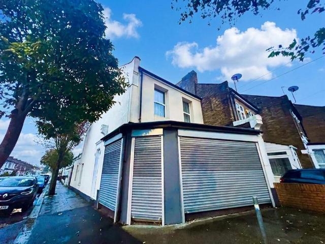 House for sale in Plashet, Greater London