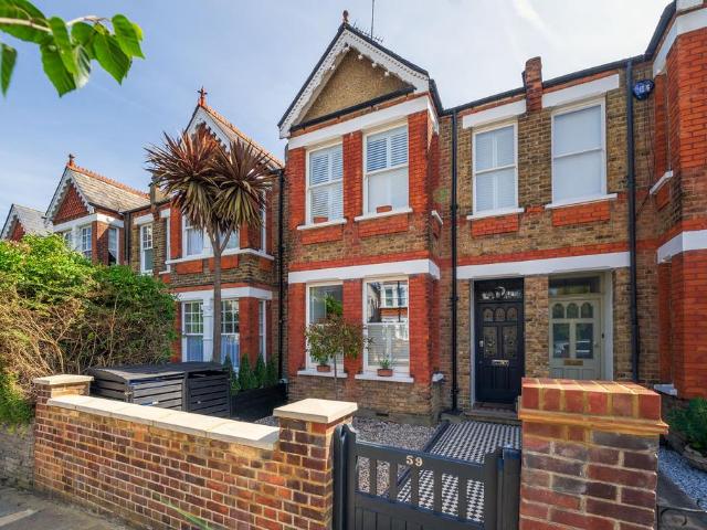 House for sale in London Borough of Ealing, Perivale