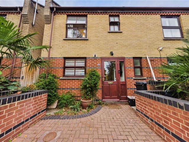 House for sale in Bonnington Square, Greater London