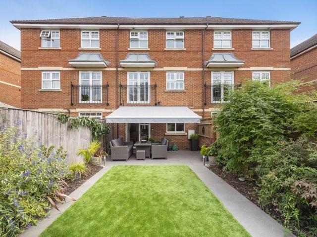 House for sale in Farnham Common, Buckinghamshire