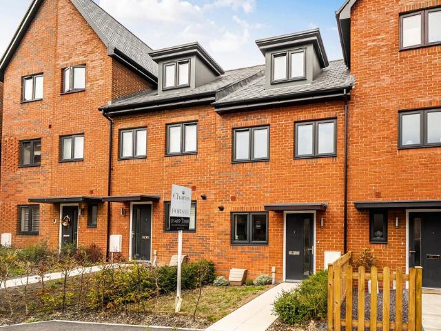 House for sale in Curbridge, Hampshire