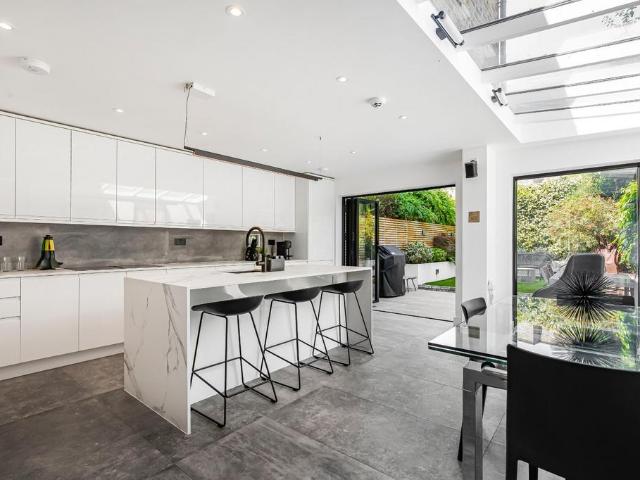 House for sale in Streatham Hill, Greater London