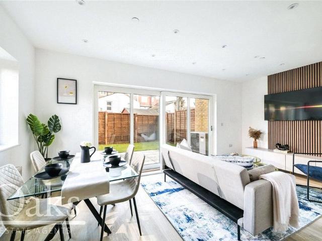 House for sale in London Borough of Croydon, South Norwood