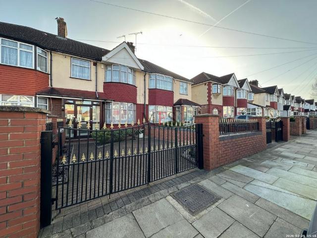 House for sale in London Borough of Ealing, Greenford