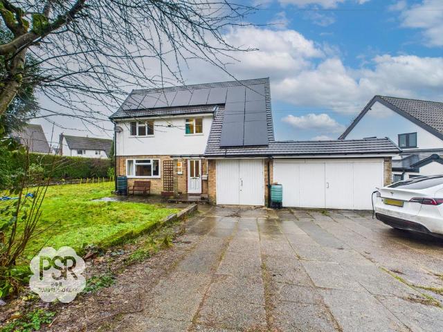 House for sale in Charlesworth, East Midlands