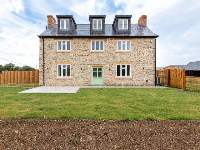 House for sale in Marsh Gibbon, Buckinghamshire