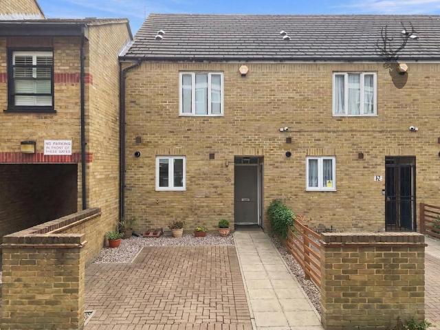House for sale in Old Ford, Greater London