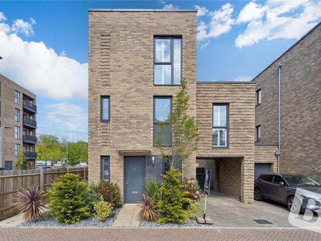 House for sale in Navestock Side, Essex