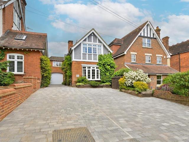 House for sale in Hatching Green, Five Acres