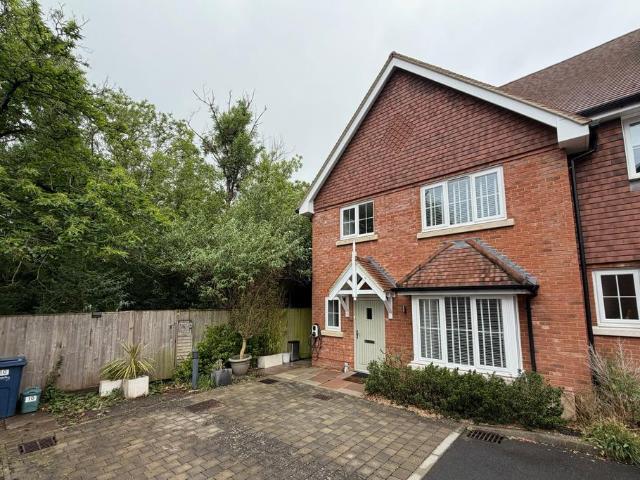 House for sale in Fole, Surrey