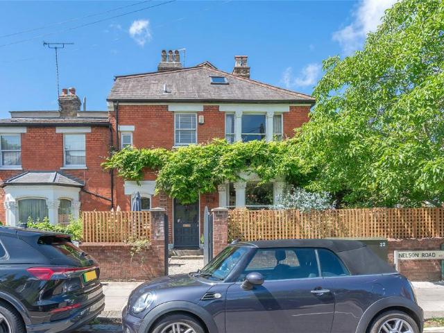 House for sale in Stroud Green, Greater London