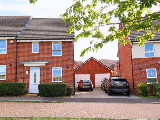 House for sale in Clanfield, East Hampshire