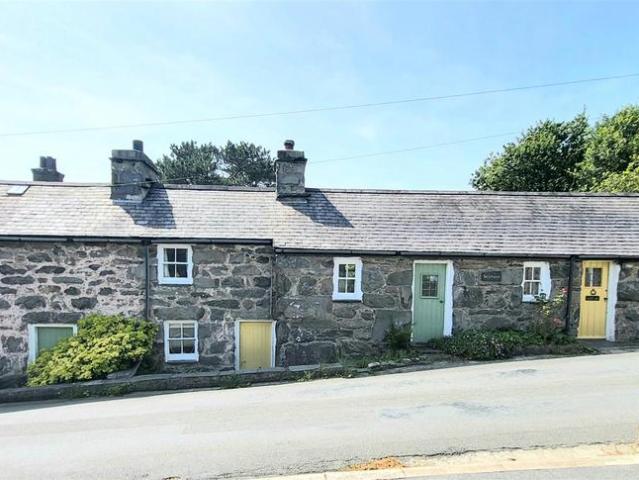 House for sale in Llanfair