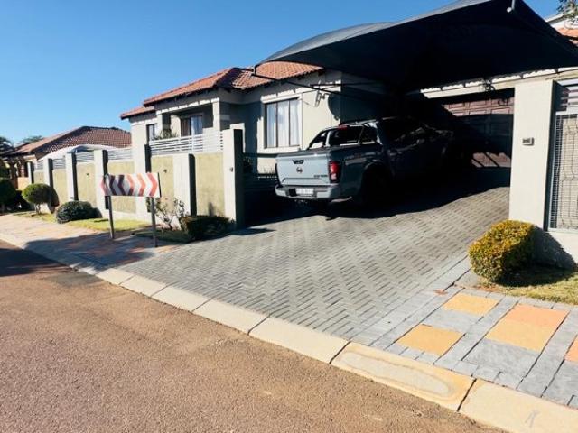 House for sale in Akasia, Gauteng