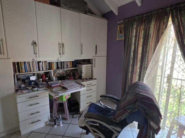 House for sale in Chatsworth, Kwazulu-natal