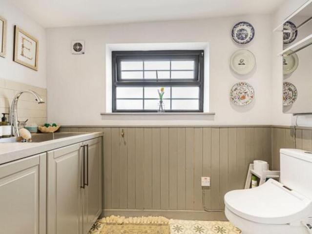 House for sale in Barnes, Greater London
