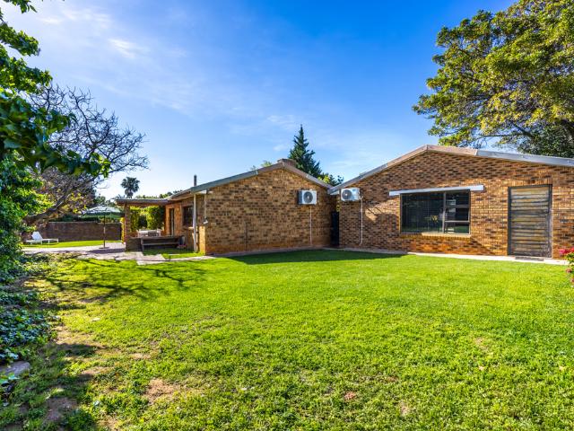 House for sale in West Coast, Aurora