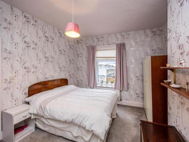 House for sale in Huddersfield, West Yorkshire