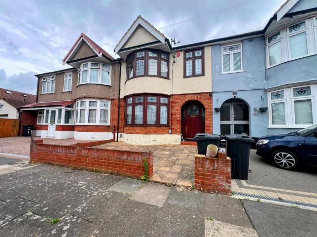House for sale in Seven Kings House for sale in Seven Kings