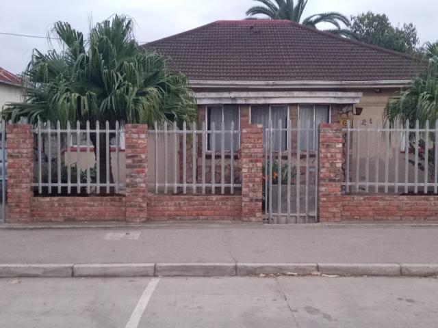 House for sale in Uitenhage, Eastern Cape