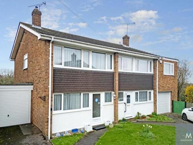 House for sale in Chigwell Row, Epping Forest