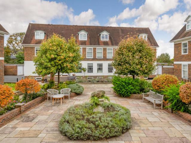 House for sale in Wimbledon, Greater London