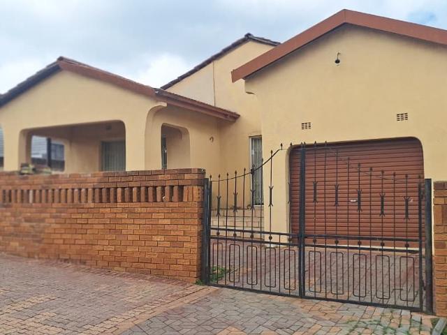 House for sale in Vosloorus, Gauteng