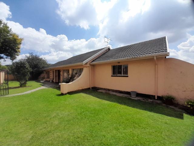 House for sale in Diepkloof, Vosloorus