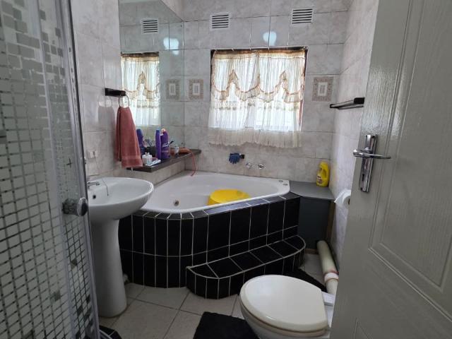 House for sale in Queensburgh, Kwazulu-natal