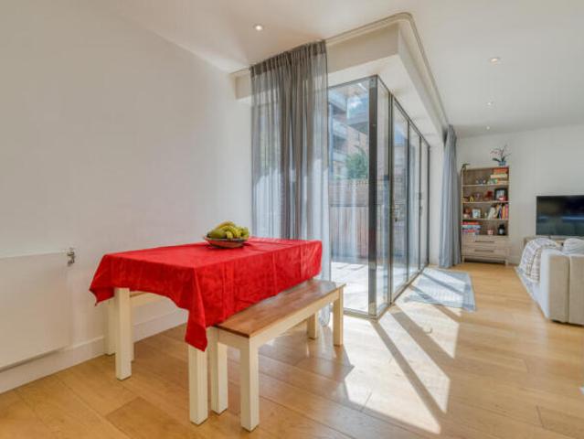 House for sale in Cat Hill
