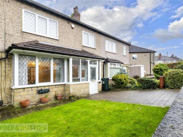 House for sale in Lindley, West Yorkshire