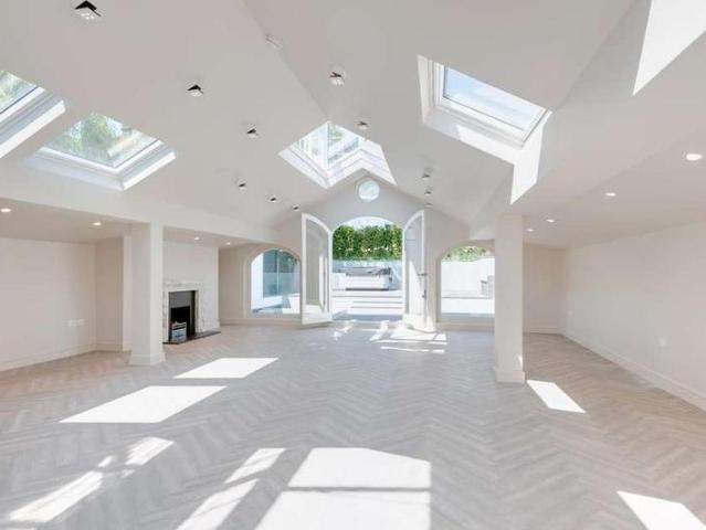 House for sale in Hampstead, Belsize Park