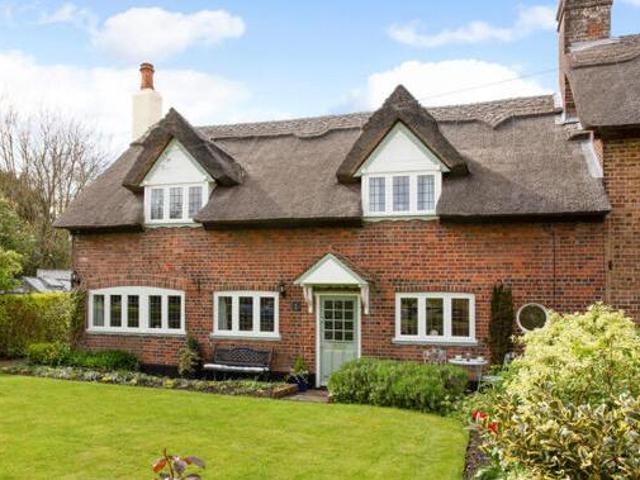 House for sale in Hatching Green, Five Acres
