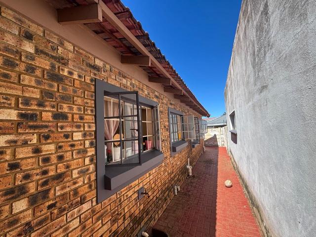 House for sale in Mohlakeng, Gauteng