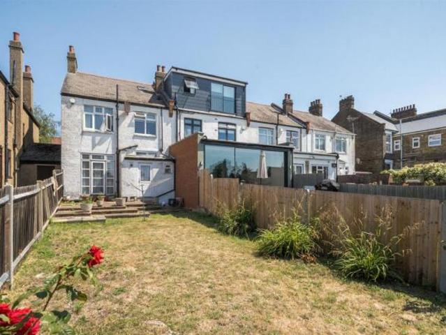 House for sale in Cat Hill