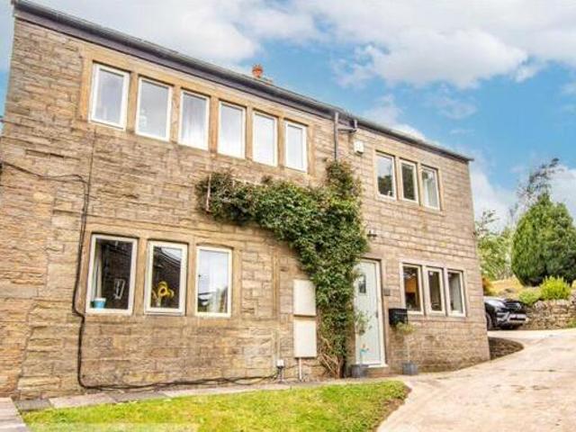 House for sale in Huddersfield, West Yorkshire