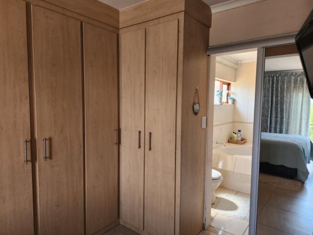 House for sale in Hartbeespoort Dam Nature Reserve, North West