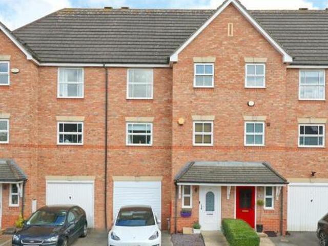 House for sale in Rawdon, West Yorkshire