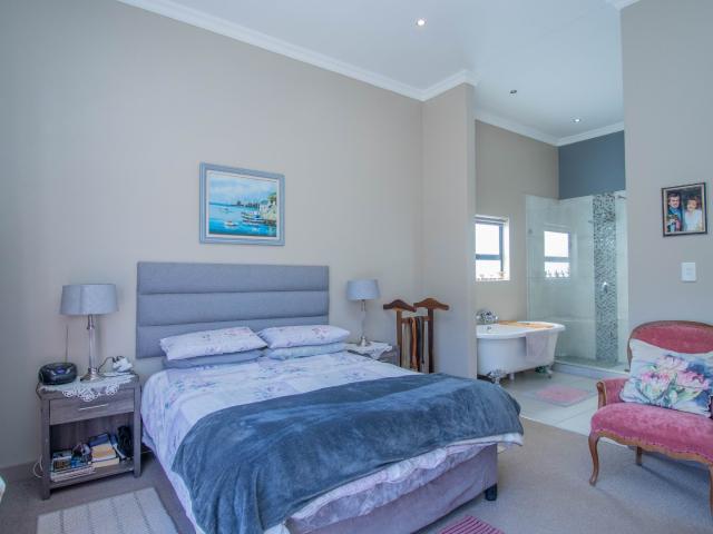 House for sale in Hartbeespoort Dam Nature Reserve, North West