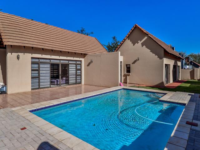 House for sale in Hartbeespoort Dam Nature Reserve, North West