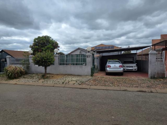 House for sale in Waterkloof, Gauteng